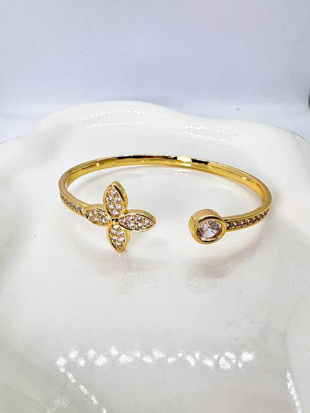 PULSERA  FLOR  Y CZ REDONDO  PUNTAS
