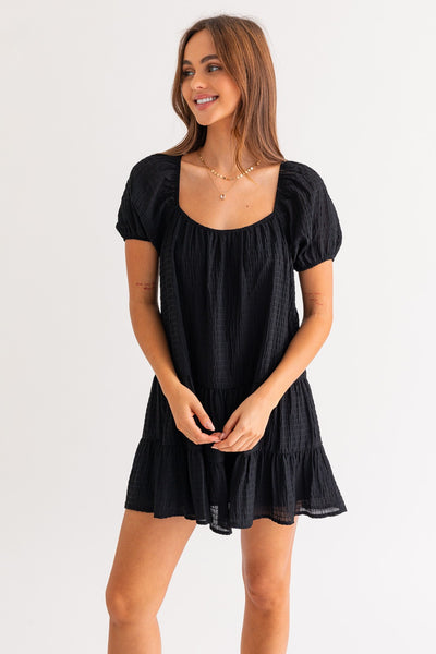 VESTIDO CORTO CAPAS