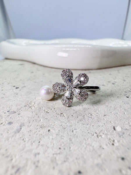EAR CUFF MARGARITA CON DIJE PERLA