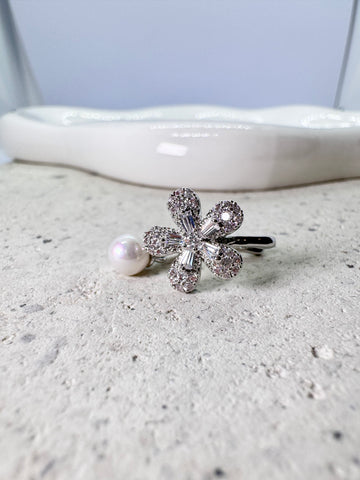 EAR CUFF MARGARITA CON DIJE PERLA