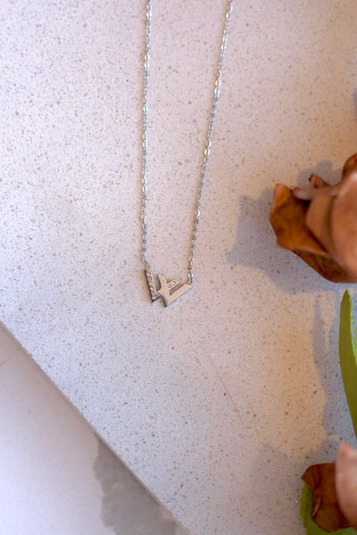 COLLAR DOBLE V