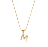 COLLAR LETRA M ZIRCONIAS