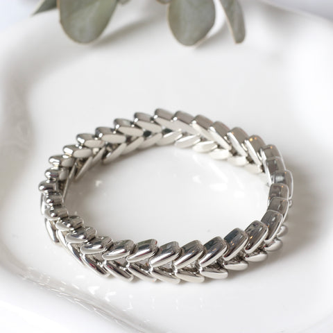 PULSERA V PLATEADA